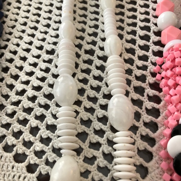 Costume Jewelry Necklaces - Picture 5 of 5